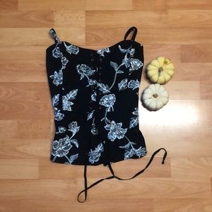 🖤3/$30 Floral Crop Top Le Chateau🖤